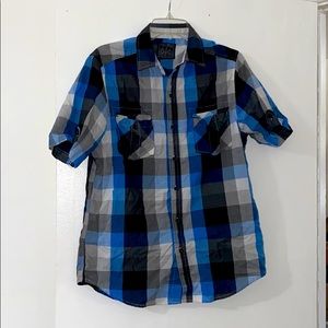 Men’s Short Sleeve Plaid Button-up